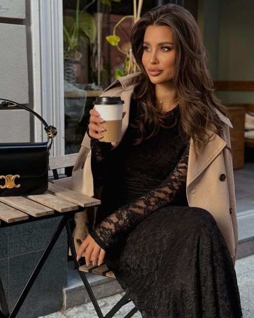 czarna koronkowa sukienka